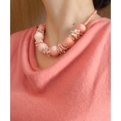 Гоёмсог, хоёр тал хавтгай, дугуй хэлбэрээр засагдсан шаргал улаан шүрэн  зүүлт  