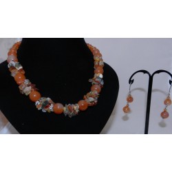 Олон өнгийн мана чулуун зүүлт, ээмэгний хослол.