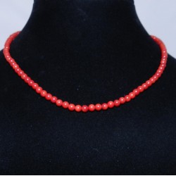 Бөмбөлөг хэлбэртэй засагдсан улаан хүрэн шүрэн зүүлт.