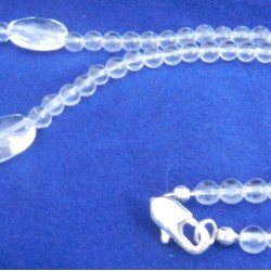 Бөмбөлөг,зууван, ромбо хэлбэрүүдтэй тунгалаг өнгийн болор чулуун зүүлт