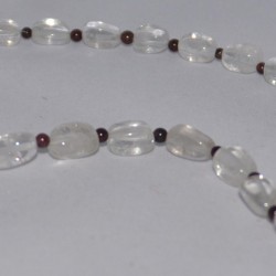 Эльпис маягаар засаж хийгдсэн уулын болор чулуун зүүлт. 