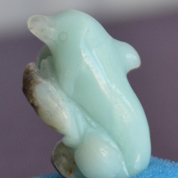 Цайвар ногоон амазонит чулуугаар сийлбэрлэн урласан дельфин зүүлт /кулон, гоёл чимэглэл, сувинер/.