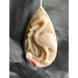 Ягаан шаргал өнгөтэй мана чулуугаар сийлж урласан тогоруу шувуу сийлбэртэй кулон /зүүлт, энгэрийн чимэг,машины болон түлхүүрийн гоёл /.