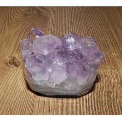 Байгалынхаараа засагдаагүй ягаан болор чулуун сувинер 