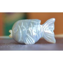 Хүрэн саарал өнгийн мана чулуугаар сийлж урласан Загас сувинер 