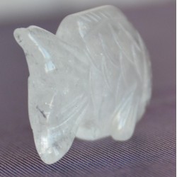 Өнгөгүй тунгалаг болор чулуугаар сийлж урласан Загас сувинер 