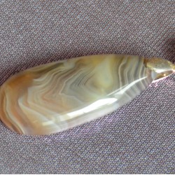 Хүрэн бор өнгийн гартаам чулуун кулон 