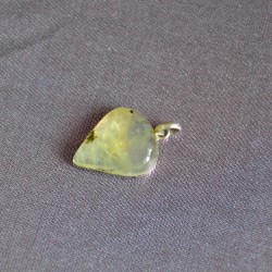 Болор чулуун кулон