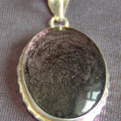 Алтан үст болор чулуун кулон