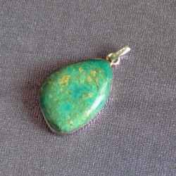 Оюу чулуун кулон.