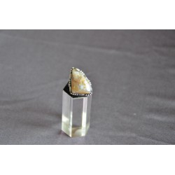 Бор саарал өнгөтэй гартаам чулуу шигтгээтэй бөгж. 