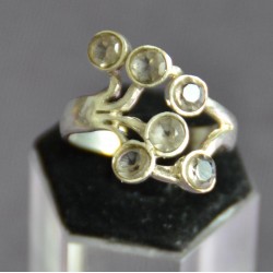 Шар болор шигтгээтэй бөгж