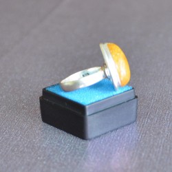 Шар өнгийн мана чулуун шигтгээтэй бөгж