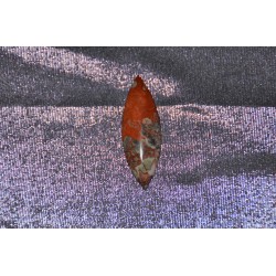 Гоё ховорхон сайхан сонин хээ хуартай улаан өнгийн гартаам чулуун шигтгээ.  