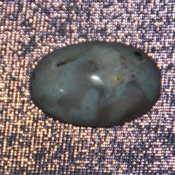 Зууван хэлбэртэй, саарал  өнгийн  нүдэт гартаам чулуун шигтгээ