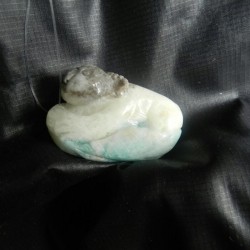 Цайвар ногоон, хар хүрэн өнгө алгалсан амазонит чулуугаар урласан Коала сувинер, гоёл чимэглэл