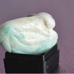 Цайвар ногоон, хар хүрэн өнгө алгалсан амазонит чулуугаар урласан Коала сувинер, гоёл чимэглэл