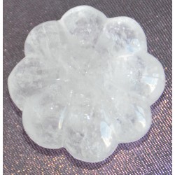 Өнгөгүй тунгалаг болор чулуугаар сийлж урласан Цэцэг сувинер 