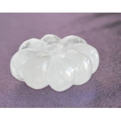 Өнгөгүй тунгалаг болор чулуугаар сийлж урласан Цэцэг сувинер 